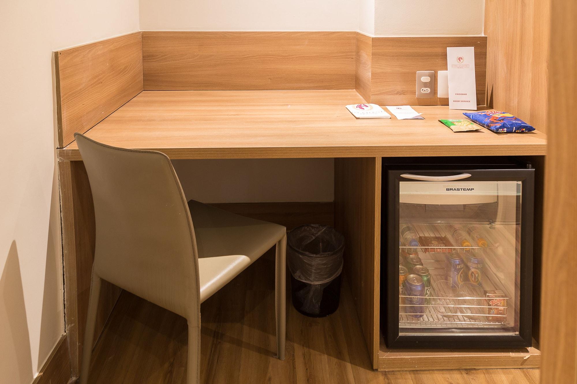 Hotel Atlantico Travel Copacabana Рио-де-Жанейро Экстерьер фото Desk and fridge in a room at the hotel