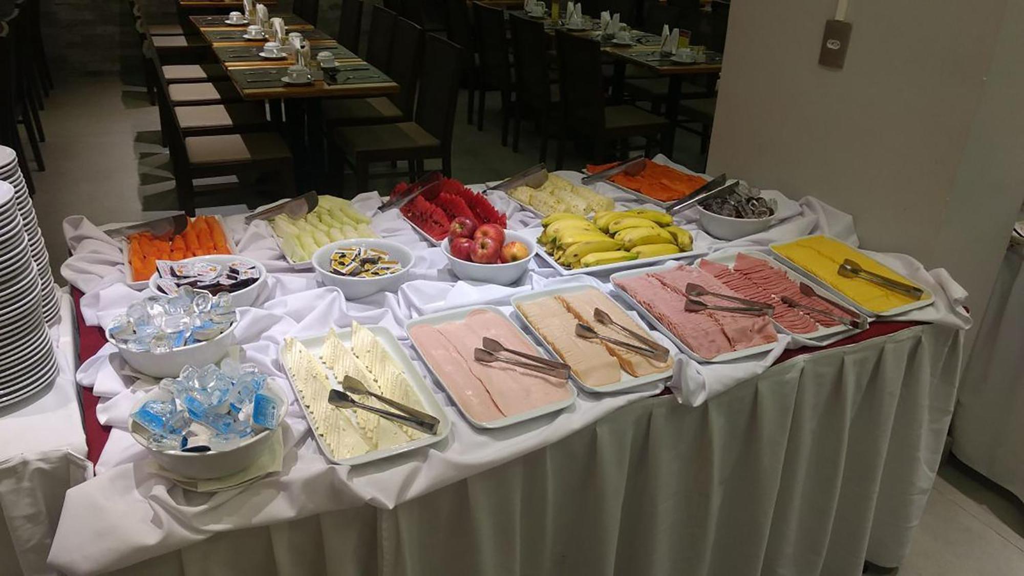 Hotel Atlantico Travel Copacabana Рио-де-Жанейро Экстерьер фото Breakfast buffet at a hotel